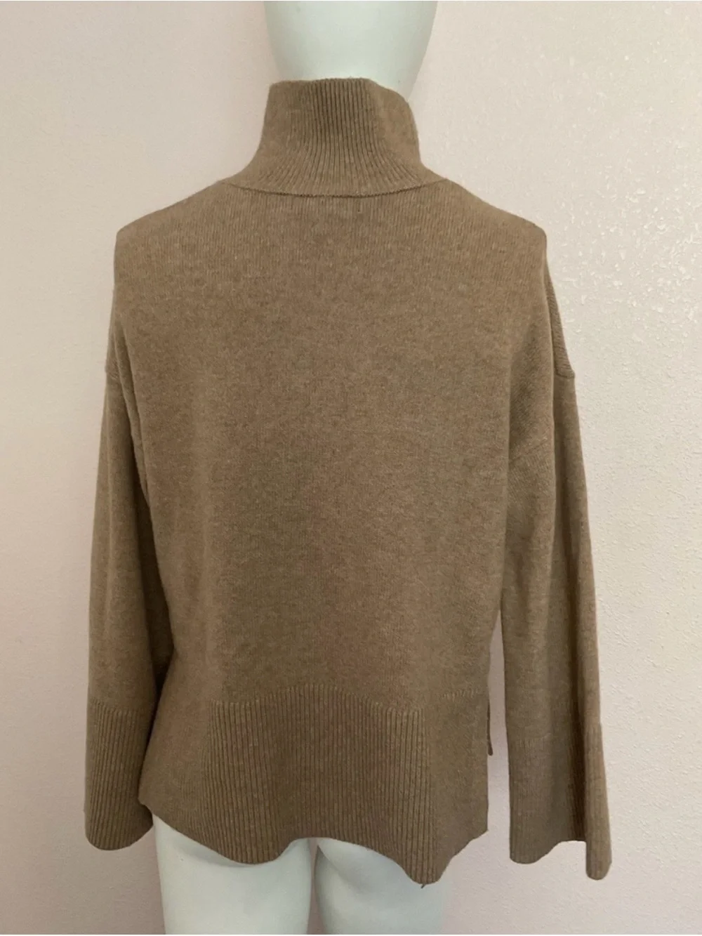 Banana Republic Camel Tan Turtleneck Sweater Wool Blend Side Slits Medium